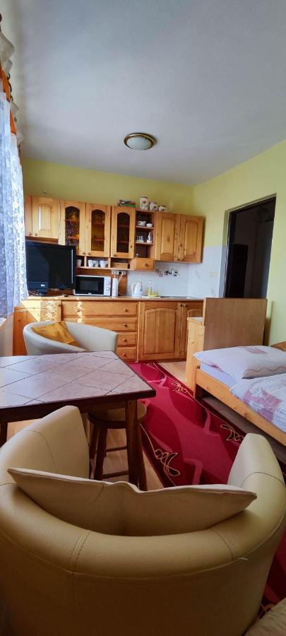 Homestay Machom Oscadnica Exterior photo